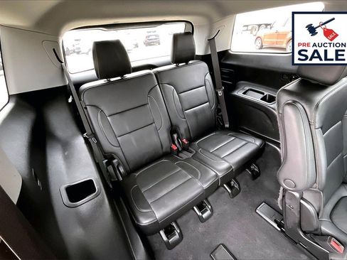 Used 2021 GMC Acadia SLT w/ Premium Package image 28