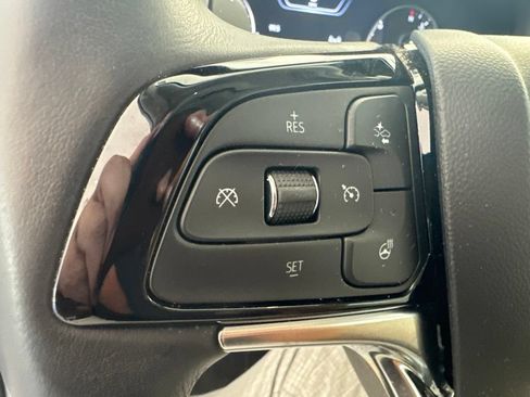 Used 2023 Buick Enclave Premium w/ Experience Buick Package FWD image 17