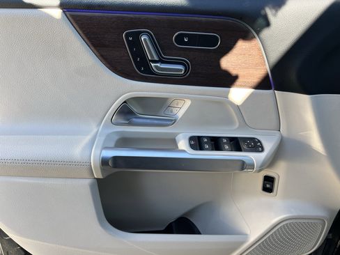 Used 2023 Mercedes-Benz GLB 250 image 14