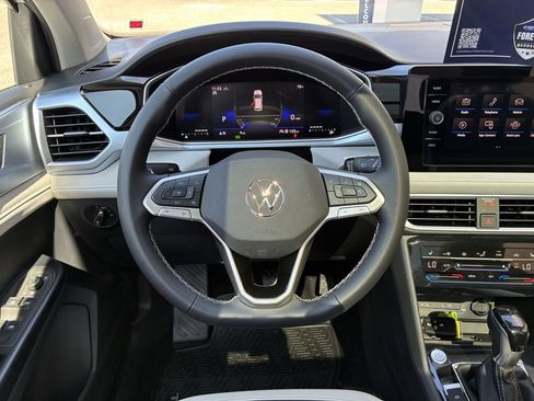 New 2026 Volkswagen Taos SE image 17