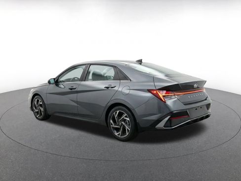 Used 2025 Hyundai Elantra SEL FWD image 7