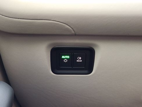 Used 2024 Porsche Cayenne image 23