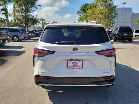 New 2026 Toyota Sienna Limited FWD image 5