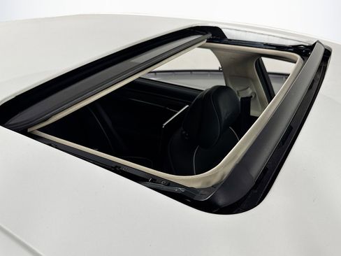 Used 2022 Genesis G90 5.0 Ultimate image 23