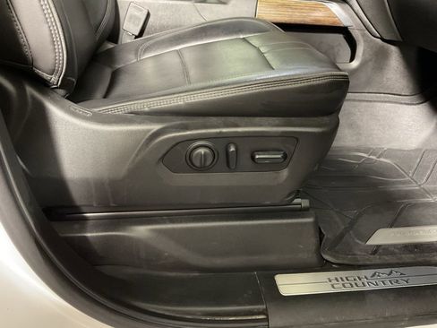 Used 2019 Chevrolet Silverado 1500 High Country w/ High Country Premium Package image 36