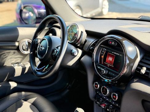 Used 2021 MINI Cooper 4-Door Hardtop image 22