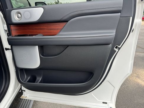 New 2024 Lincoln Navigator L Reserve image 26