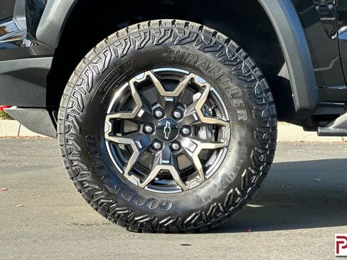 Certified 2024 Chevrolet Colorado ZR2 w/ Technology Package image 32