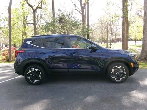 Used 2024 Kia Seltos EX image 4