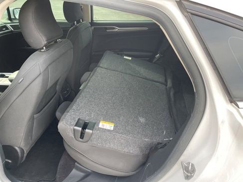 Used 2017 Ford Fusion SE w/ Fusion SE Technology Package image 61