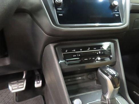 Used 2023 Volkswagen Tiguan SE R-Line image 52