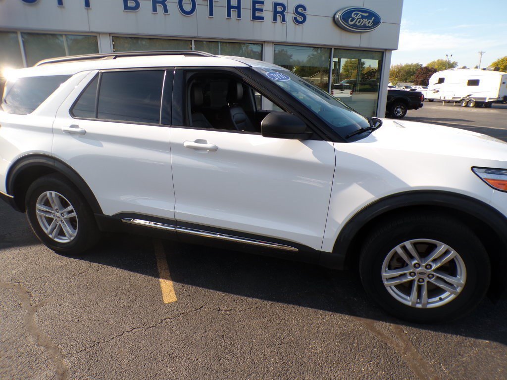 Used 2021 Ford Explorer XLT w/ Equipment Group 202A AWD/4WD image 27