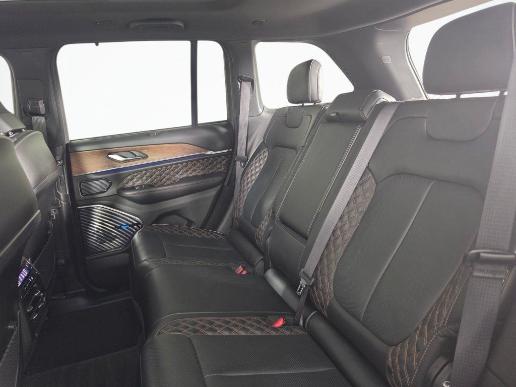 Used 2023 Jeep Grand Cherokee Summit w/ Advanced Protech Group IV AWD/4WD image 32