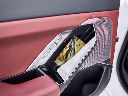 Used 2025 BMW 760i xDrive w/ Premium Package image 49