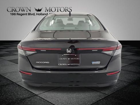 Used 2023 Honda Accord Touring image 5
