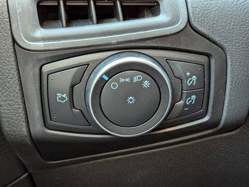 Used 2017 Ford Focus SE image 26