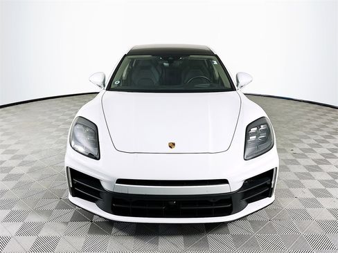 Used 2024 Porsche Panamera image 2