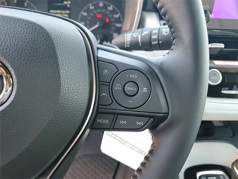 Used 2025 Toyota Corolla SE image 16
