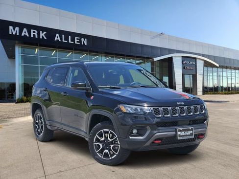 Used 2024 Jeep Compass Trailhawk AWD/4WD image 1