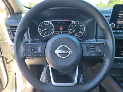Used 2024 Nissan Rogue S AWD/4WD image 13