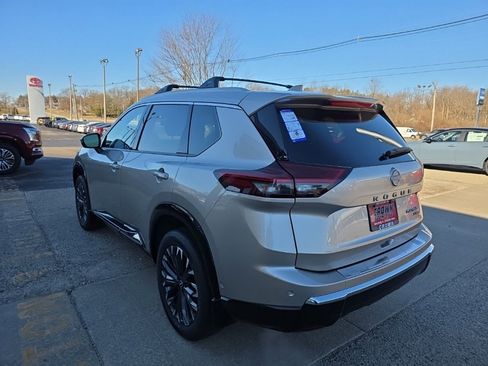 New 2026 Nissan Rogue Platinum image 8