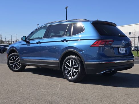 Used 2020 Volkswagen Tiguan SE w/ Panoramic Sunroof Package image 5