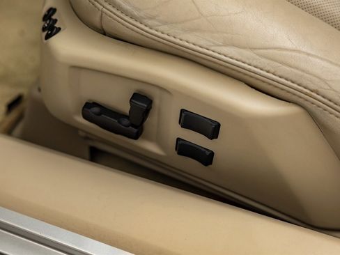 Used 2005 Cadillac XLR image 33