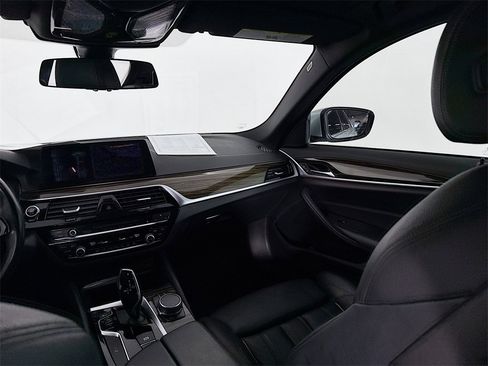 Used 2018 BMW 530i xDrive 530i xDrive image 24