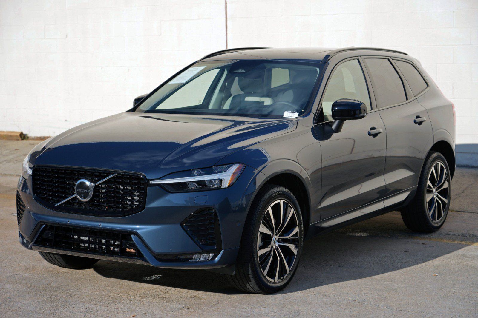 Used 2025 Volvo XC60 B5 Plus w/ Protection Package Premier AWD/4WD image 53
