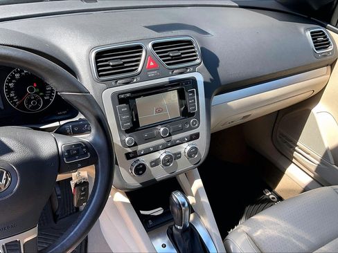 Used 2014 Volkswagen Eos Komfort FWD image 5