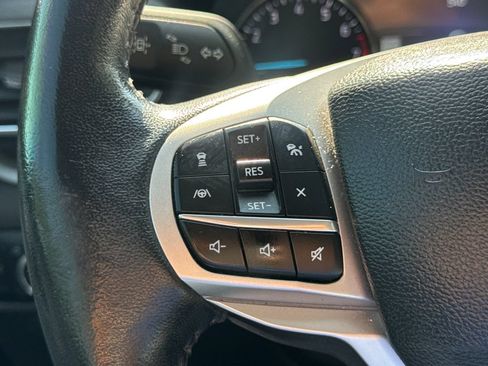 Used 2023 Ford Explorer XLT w/ Equipment Group 202A AWD/4WD image 29