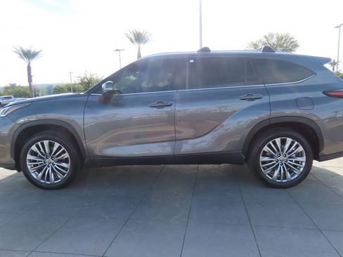 Used 2024 Toyota Highlander Platinum image 8