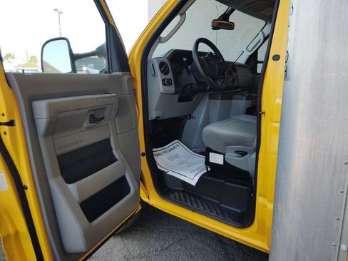 Used 2022 Ford E-350 and Econoline 350 Super Duty RWD image 16