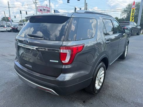 Used 2017 Ford Explorer XLT w/ Equipment Group 202A FWD image 4