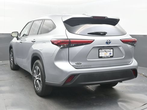 Used 2022 Toyota Highlander XLE FWD image 8