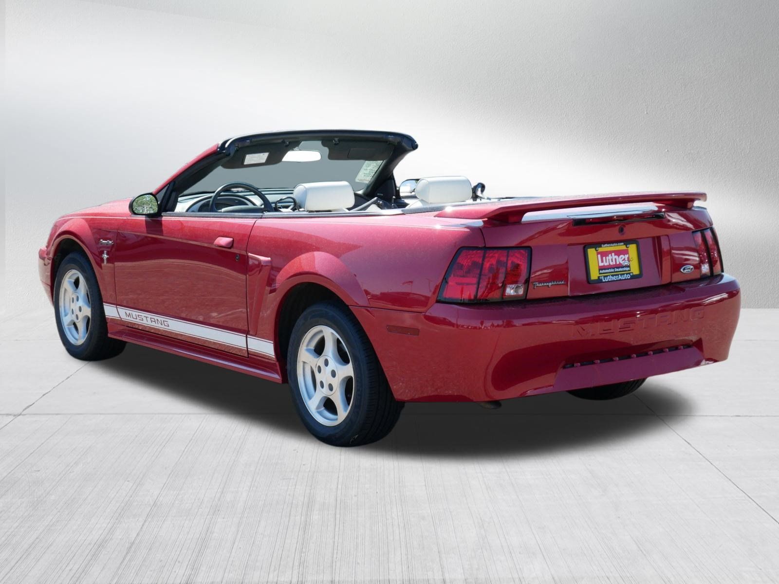 Used 2002 Ford Mustang Convertible RWD image 5