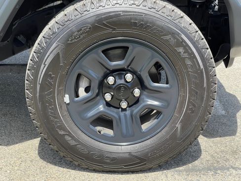 Used 2018 Jeep Wrangler Sport AWD/4WD image 30