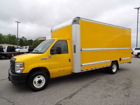 Used 2021 Ford E-350 and Econoline 350 Super Duty image 3