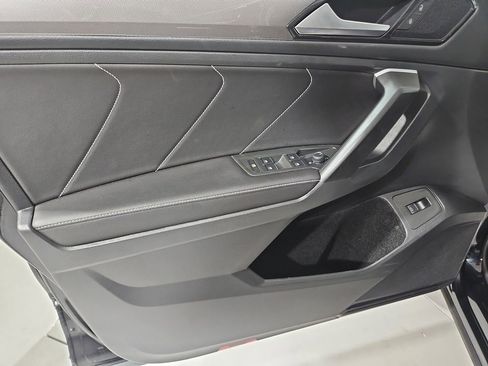 Certified 2024 Volkswagen Tiguan SE w/ Panoramic Sunroof Package image 13