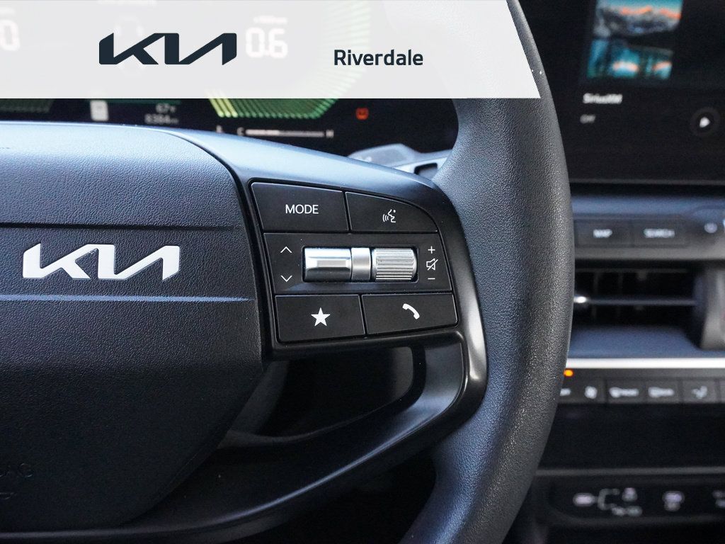 Used 2025 Kia K4 FWD image 40