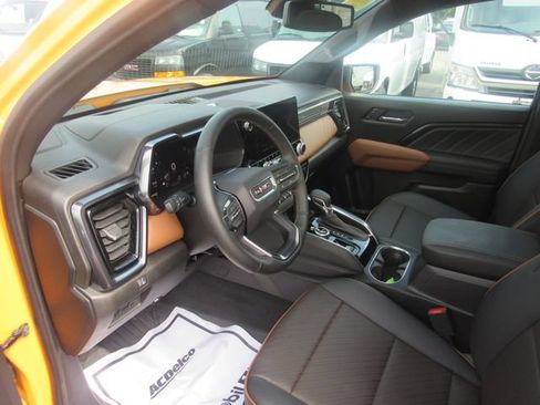 Used 2025 GMC Canyon AT4 w/ Technology Plus Package AWD/4WD image 14