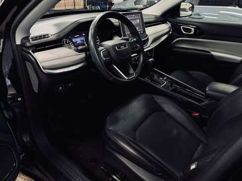 Used 2022 Jeep Compass Limited image 17