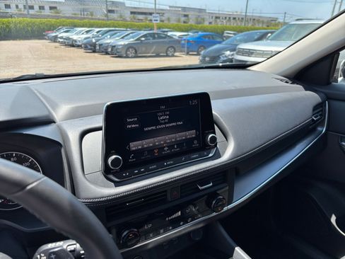 Used 2025 Nissan Rogue SV FWD image 20