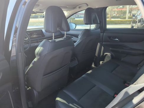 Used 2023 Nissan Ariya FWD image 16