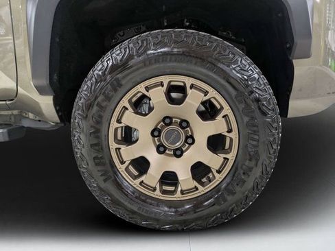 Used 2025 Toyota Tacoma 4x4 Double Cab Hybrid image 10
