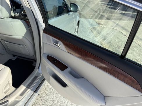 Used 2011 Toyota Avalon Limited FWD image 18