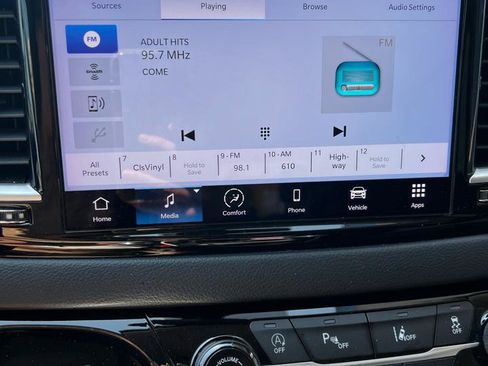 Used 2023 Chrysler Pacifica Touring-L FWD image 25