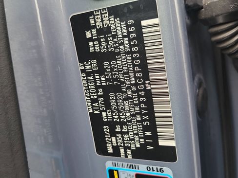 Used 2023 Kia Telluride EX w/ EX Captain's Chair Package image 30