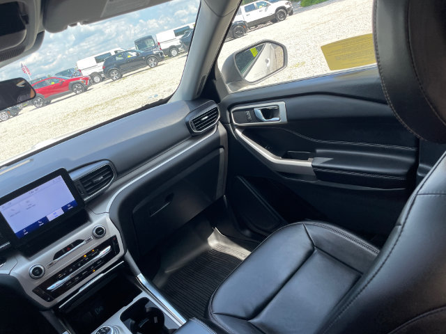 Used 2022 Ford Explorer XLT w/ Equipment Group 202A AWD/4WD image 25