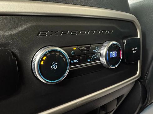 Used 2024 Ford Expedition Max XLT image 40